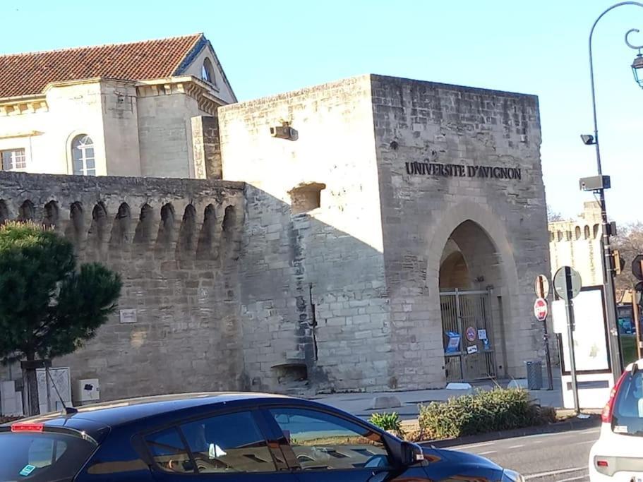 Appartement 8 Personnes En Face Des Remparts Climatise Avec Terrasse Et Parking Avignon Exterior photo